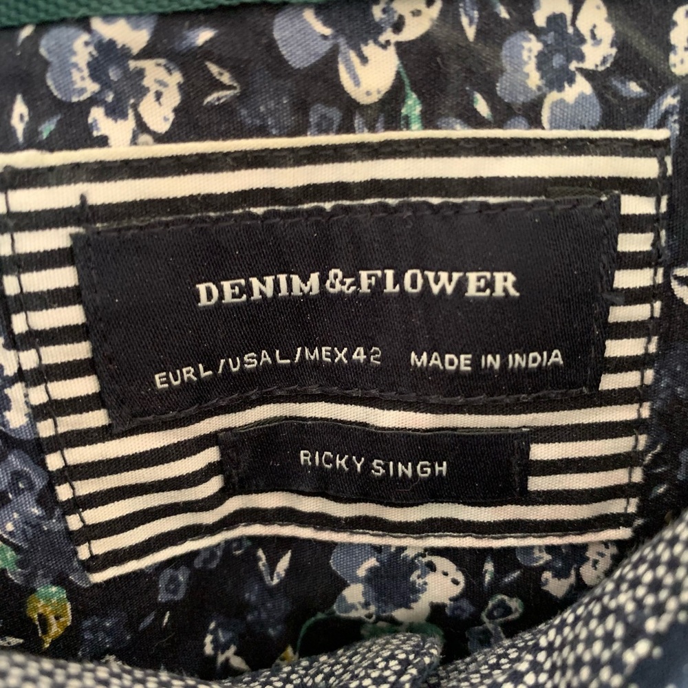 LIGHTLY USED: 2 MENS LARGE MICRO DOT SLIM SHIRTS